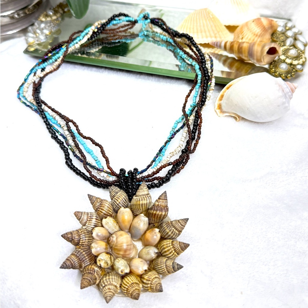 Shell Pendant Necklace with Beaded Strand - Picture 5 of 9